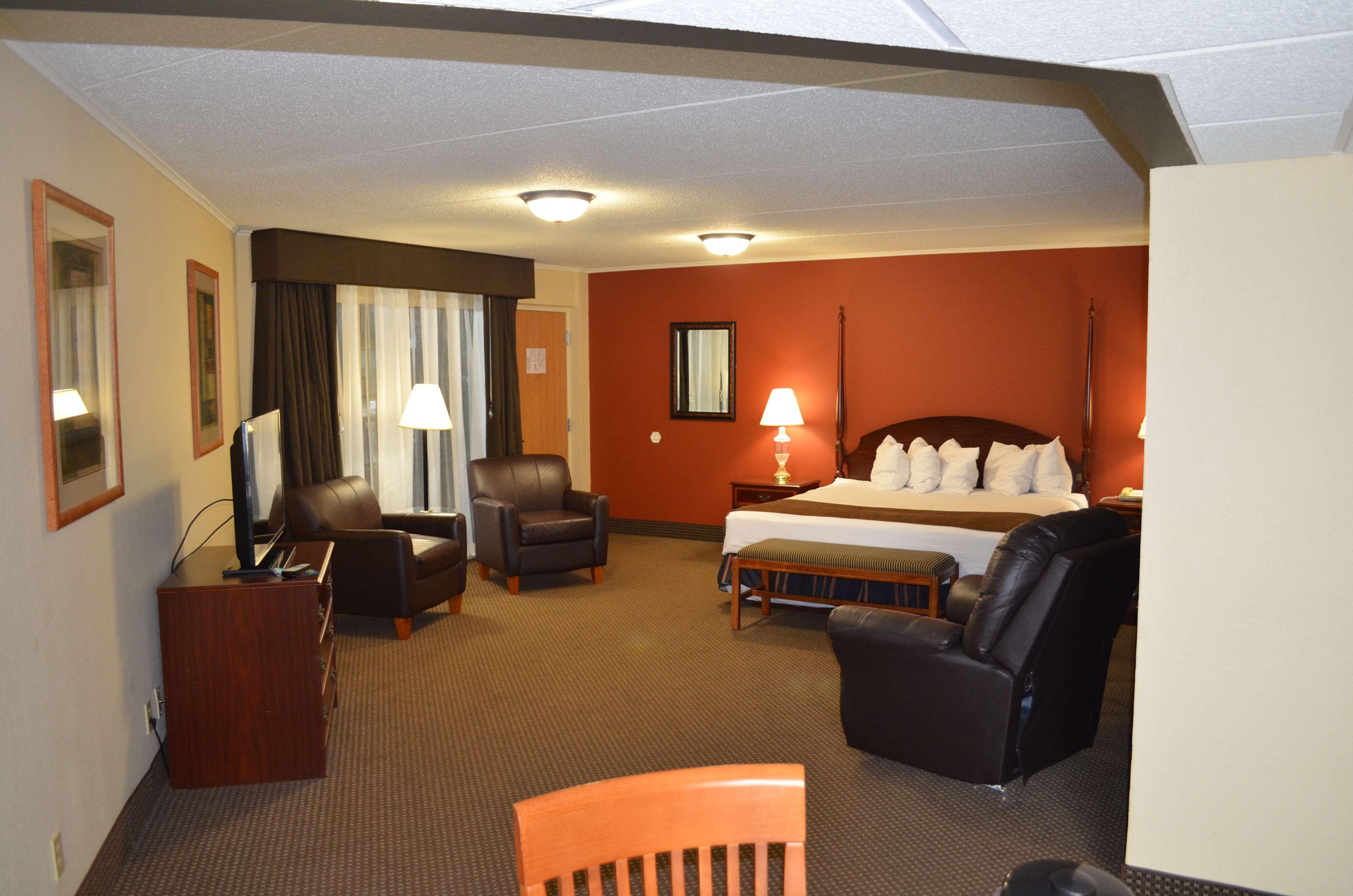 Crossroads Hotel & Event Center Fort Dodge Exterior photo
