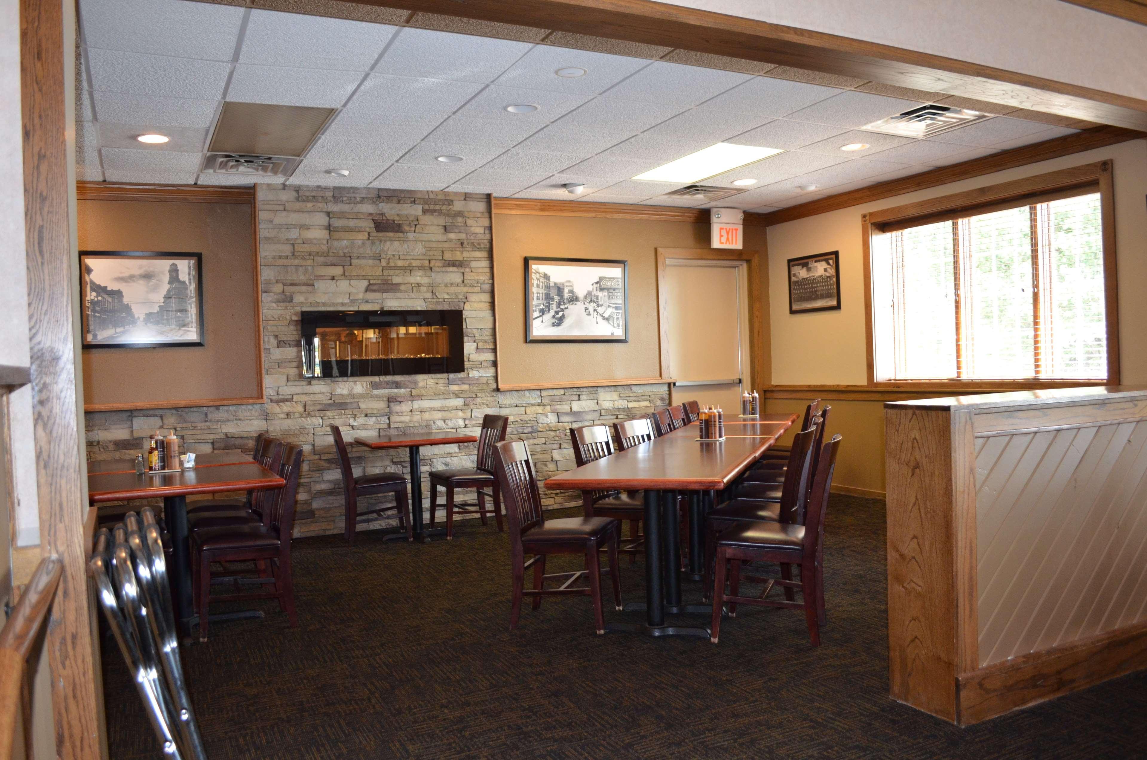 Crossroads Hotel & Event Center Fort Dodge Exterior photo