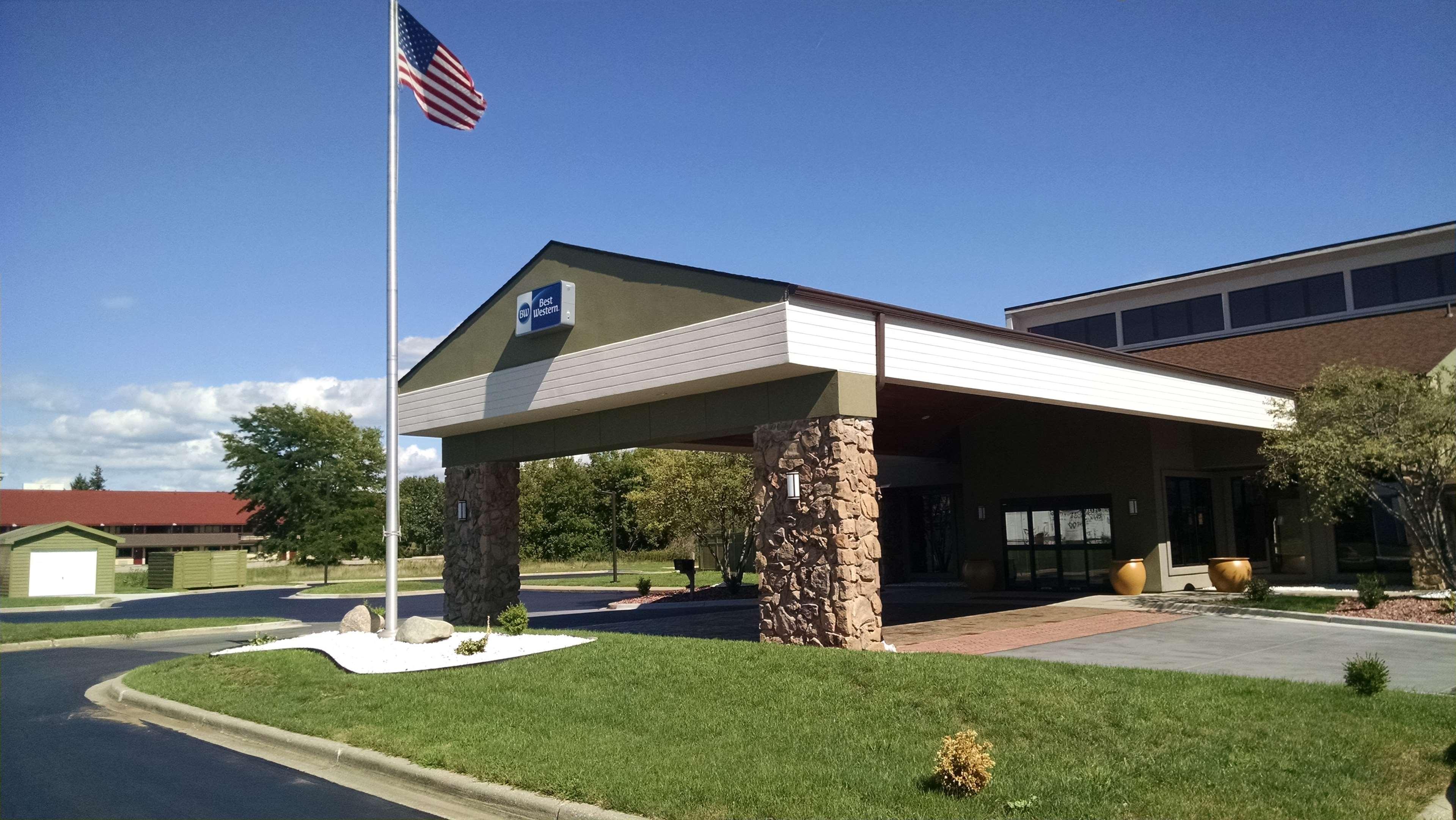 Crossroads Hotel & Event Center Fort Dodge Exterior photo