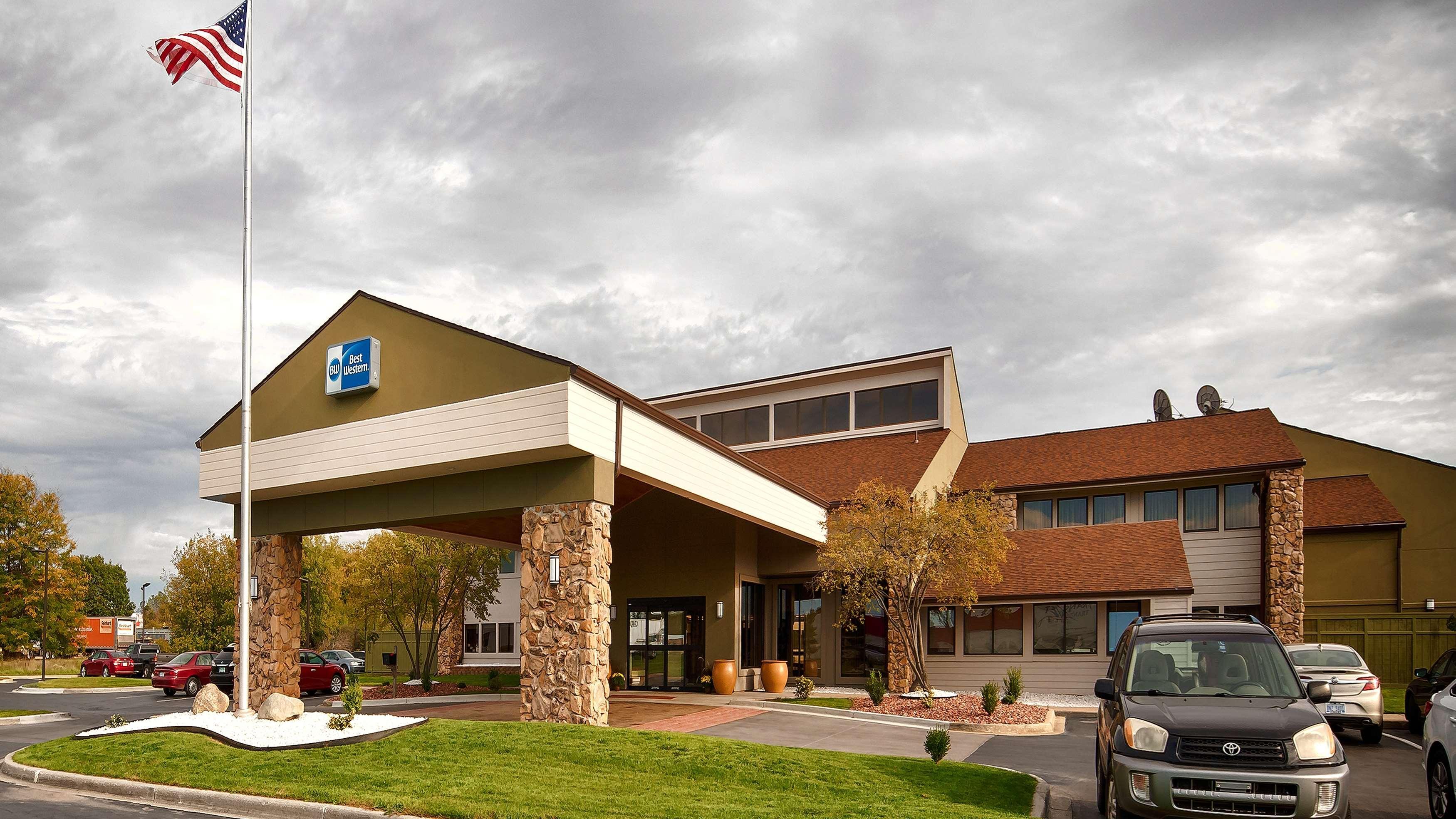 Crossroads Hotel & Event Center Fort Dodge Exterior photo